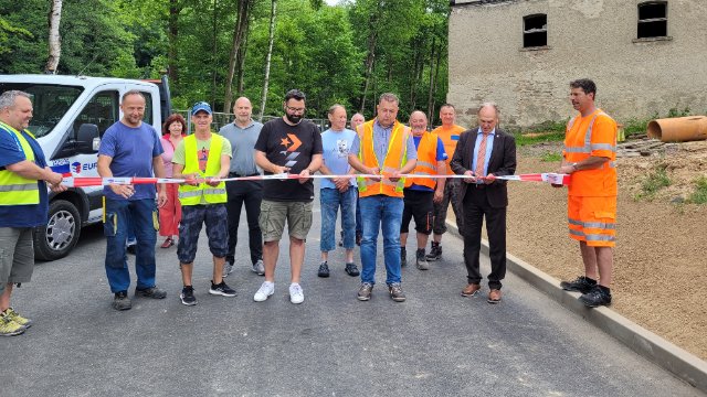 Stützmauer und Kreisstraßen-Abschnitt eingeweiht