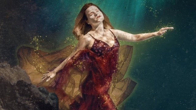 Kurzauftritt der Schlagersängerin Melia