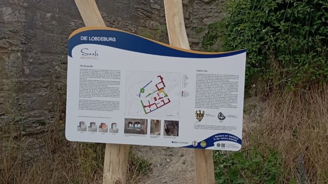 Info-Tafel und Faltblatt zur Lobdeburg 