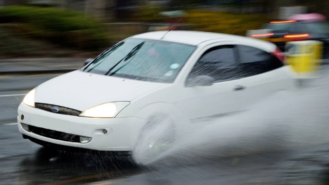 Aquaplaning wird im Hochsommer unterschätzt