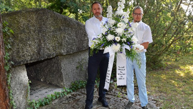 Kranzniederlegung zum 88. Todestag von Otto Schott