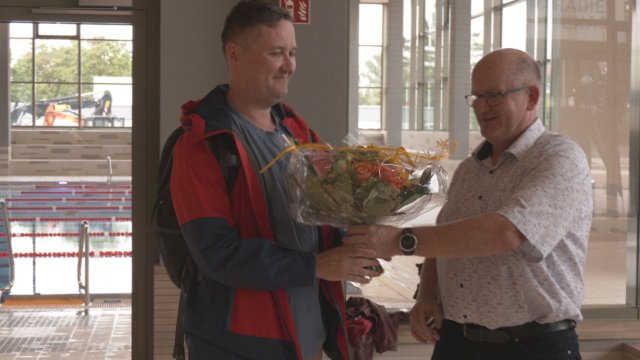 Erster Badegast – Das „Schwimmparadies“ in Lobeda-West wurde feierlich eröffnet