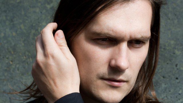 Benedikt Kristjánsson singt Schubert und spricht Novalis