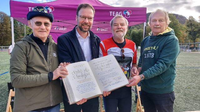 Rennsteiglaufbegründer im Goldenen Buch