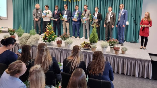 Absolventen der Ernst-Abbe-Hochschule verabschiedet