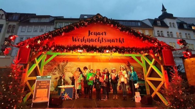 Ukrainische Weihnachtslieder auf der Marktbühne
