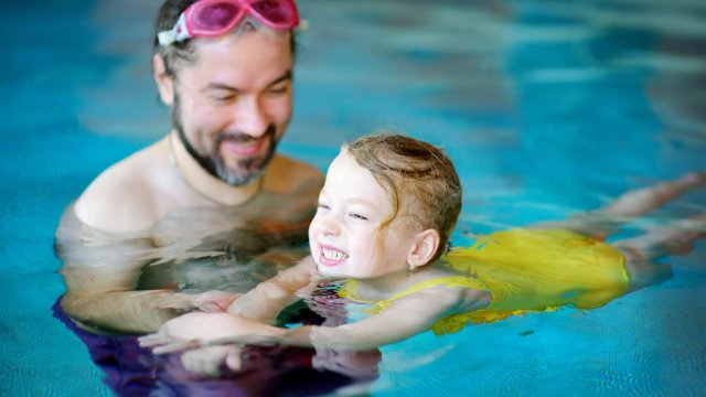 Begleitetes Schwimmenlernen 