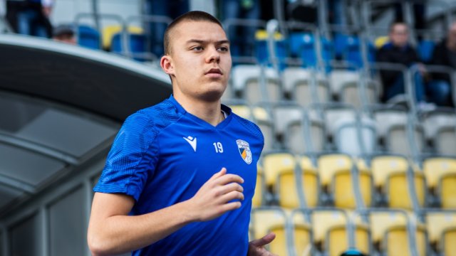 Ohurtsov an VfL Halle ausgeliehen