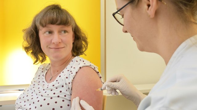 Erste RSV-Impfung am UKJ