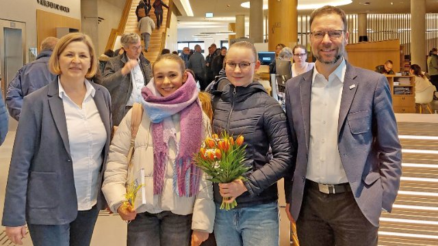 Ernst-Abbe-Bücherei begrüßt erste Nutzerinnen 