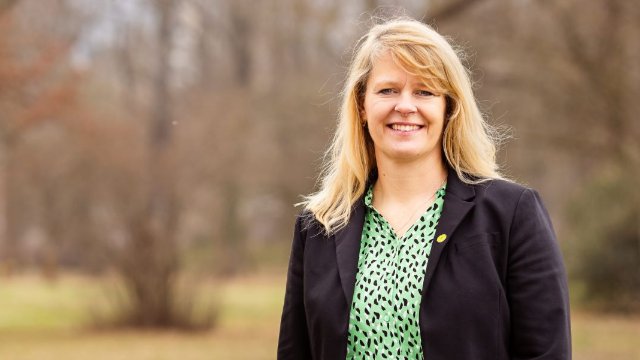 Cornelia Förster als Ortsteilbürgermeisterkandidatin im Zentrum  