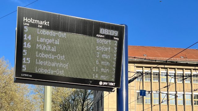 Weitere Haltestellen bekommen Dynamische Fahrgastinformationssäulen