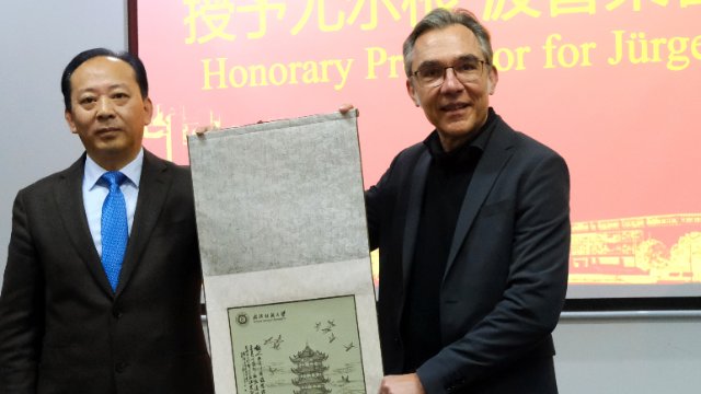 Ehrenprofessur für Prof. Jürgen Popp 