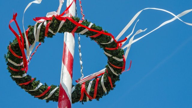 Walpurgisfeuer und Maibaumsetzen