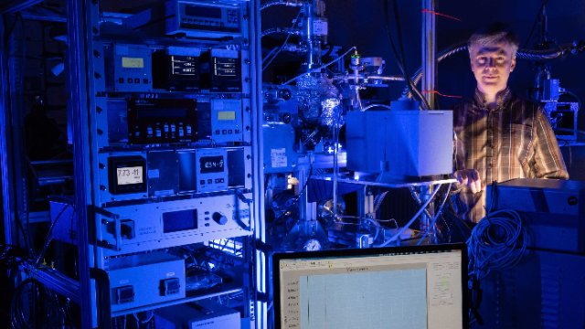 Peptide auf interstellarem Eis 