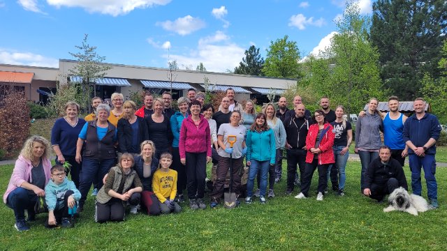 Böttcher AG verschönert Hospiz-Garten