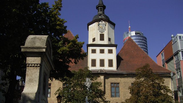 Kundgebung vor Rathaus parallel zu Merz-Besuch