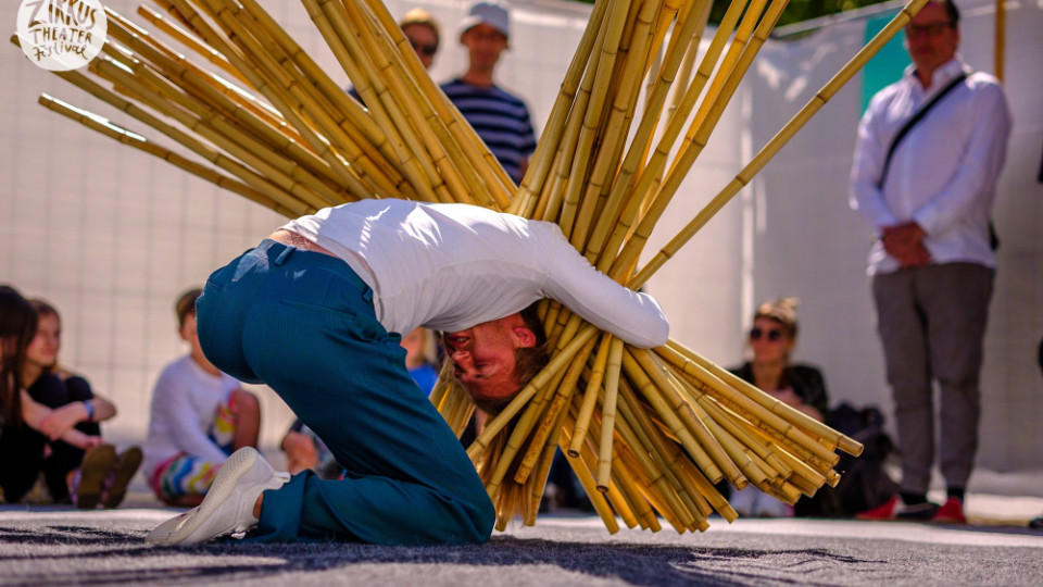 Zeitgenössisches Zirkusduo zu Besuch in Jena
