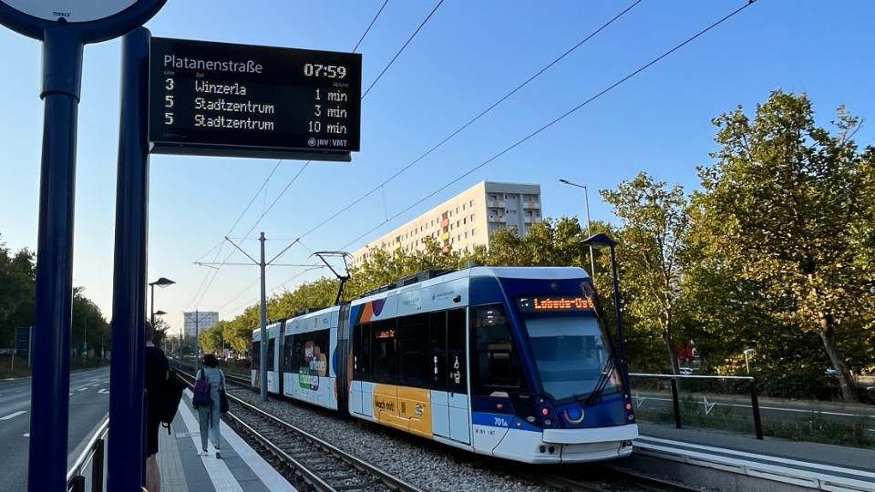 Weiter Dynamische Fahrgastinformationssäulen im Betrieb