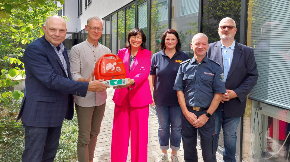 ASB spendet Defibrillator für Bürgerservice