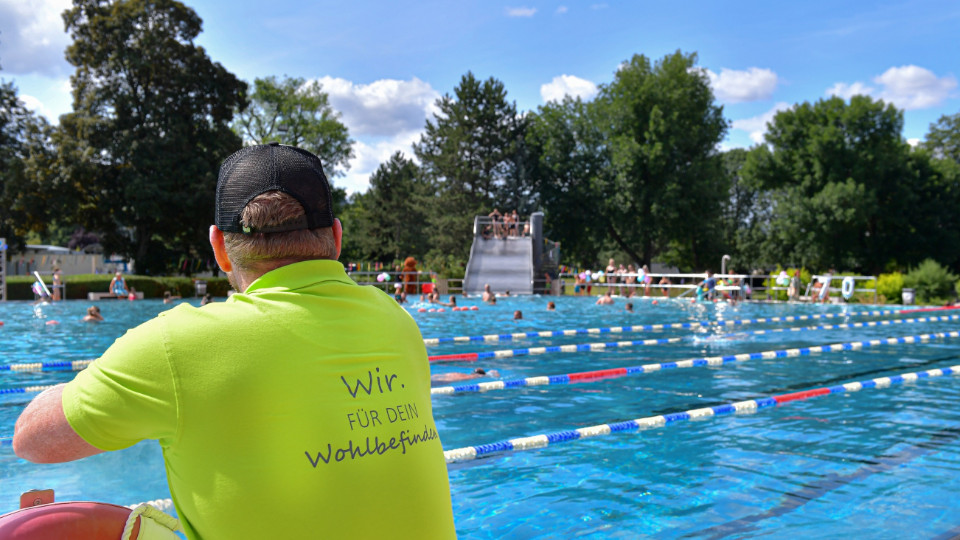 Sportschwimmhalle pausiert wegen Hitzewelle