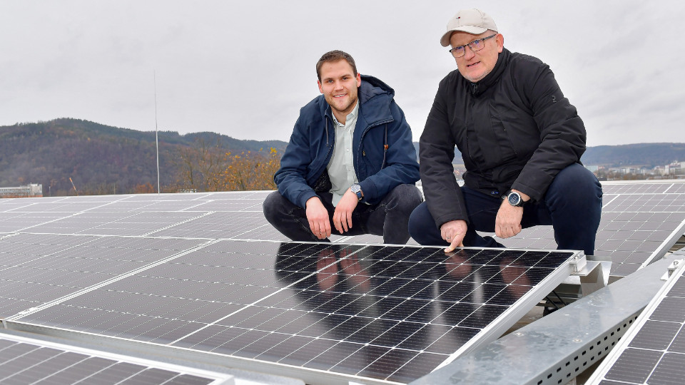 Ein Jahr Sonnenstrom fürs Schwimmparadies