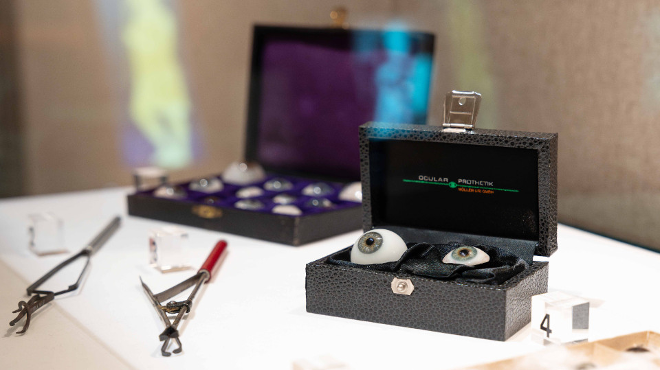 Glanz, Licht, Arbeit, Symbol = Glas