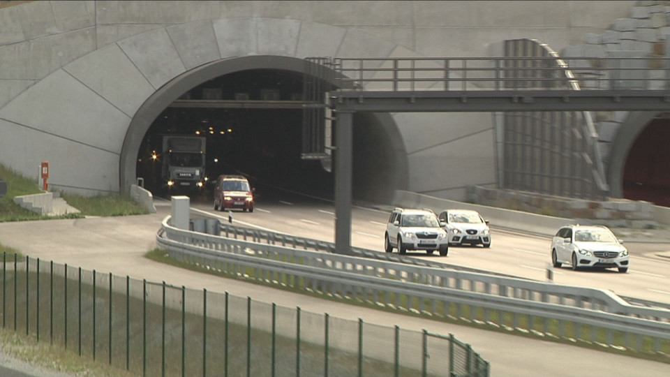 Feuerwehr übt Ernstfall im Jagdberbahntunnel 