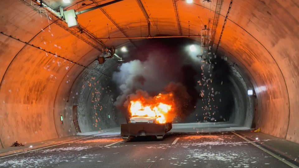 Einsatzdienste - Übung im Autobahntunnel Jagdberg
