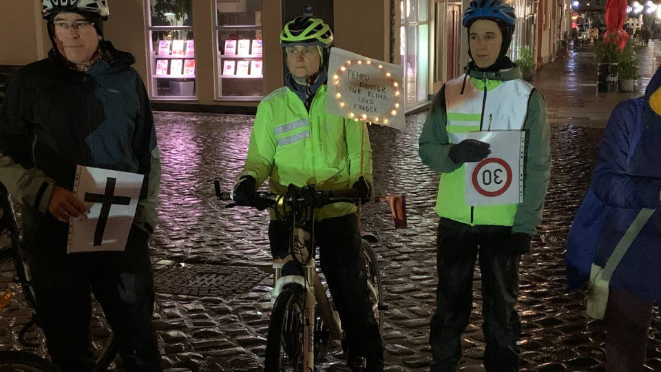 Parents for Future Jena: Mahnwache zum Gedenken an Verkehrsunfallopfer