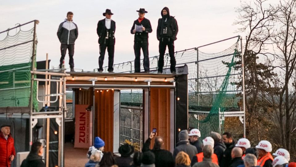 Leuchtenburg: Richtfest für Schrägaufzug