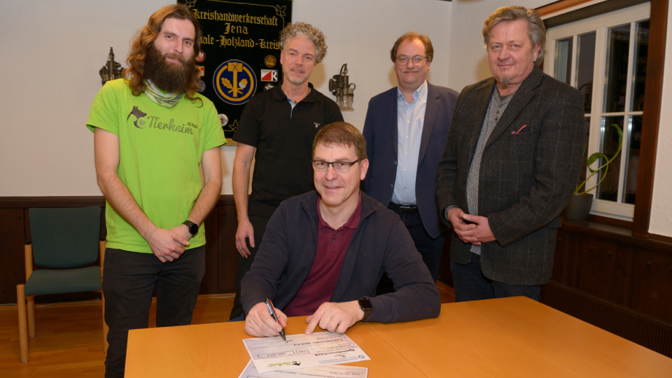 Kreishandwerkerschaft spendet an Tierheime