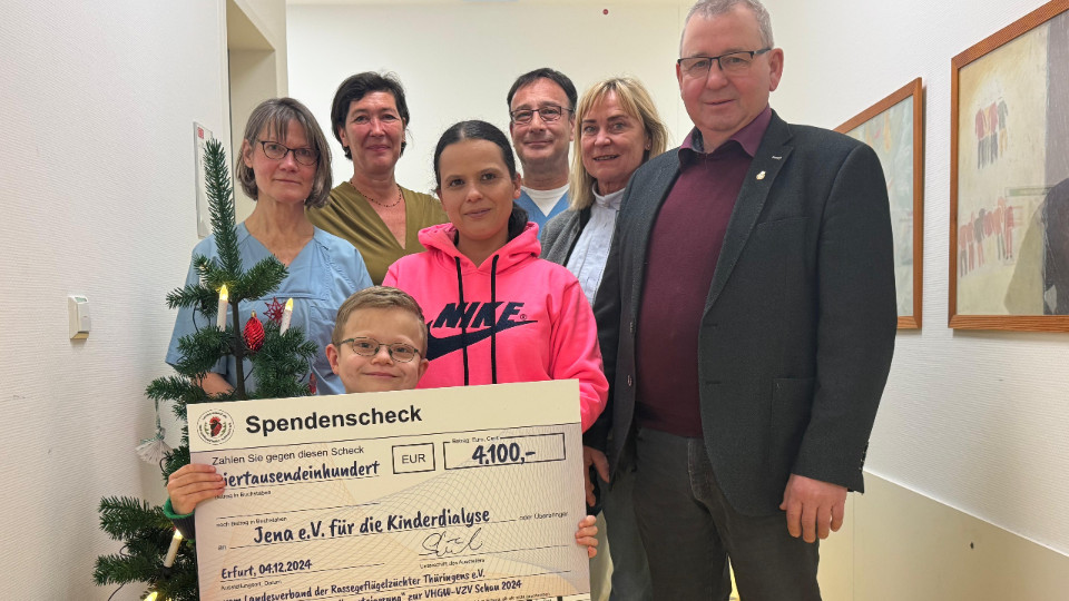 Rassegeflügelzüchter spenden für Kinderdialyse