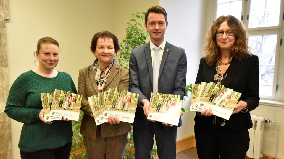 Neuer Seniorenwegweiser für Saale-Holzland-Kreis