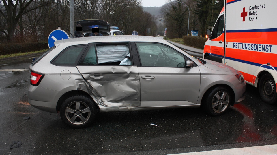Beim Abbiegen kollidiert