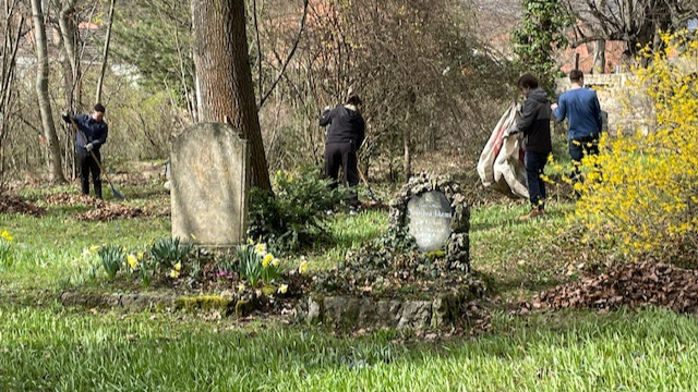 Frühjahrsputz auf dem Johannisfriedhof  