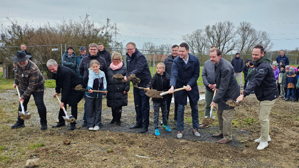 Spatenstich für neue Schulturnhalle in Stiebritz