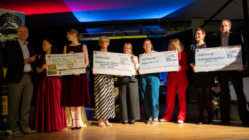 Charterfeierjubiläum mit Ehrungen und Spendenübergaben