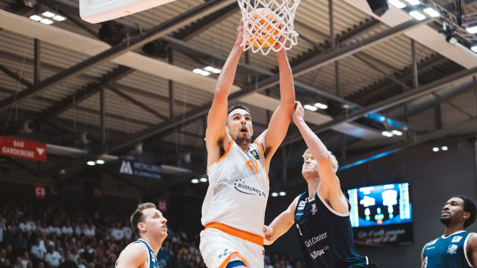 Alex Herrera bleibt bei Science City