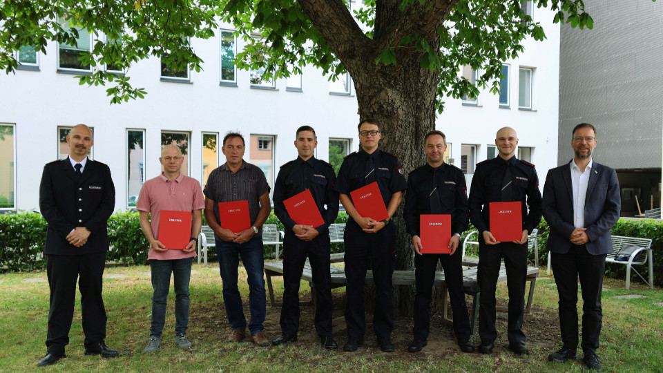 Feuerwehr Jena ehrt langjährige Kräfte und begrüßt neue Kollegen