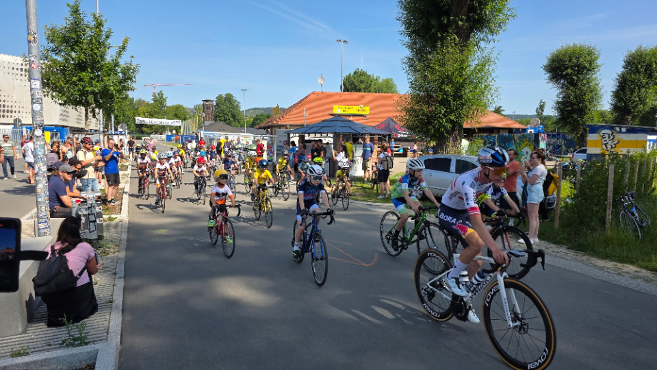 Rund 100 Kinder starten bei „Kleine Friedensfahrt“