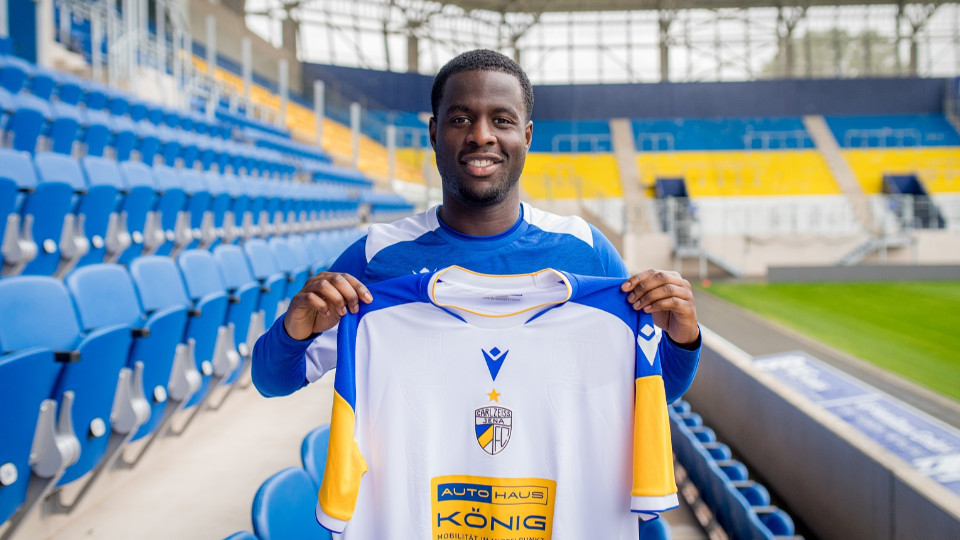 FCC verpflichtet Mittelfeldspieler Osazee Aghatise