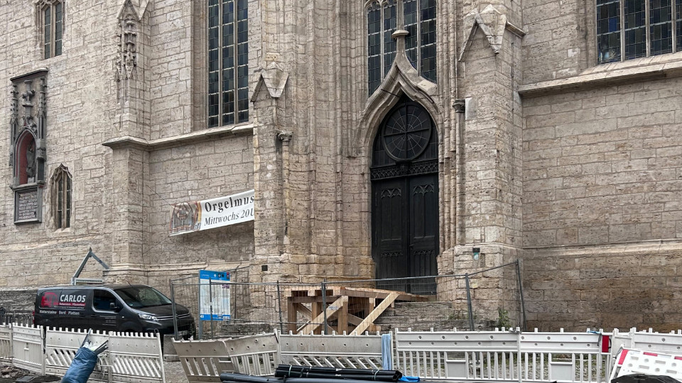 Erster Schritt zur Untersuchung der Gewölberippen der Stadtkirche St. Michael