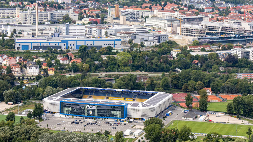 Aufkleber im Umfeld des Ernst-Abbe-Sportfeldes