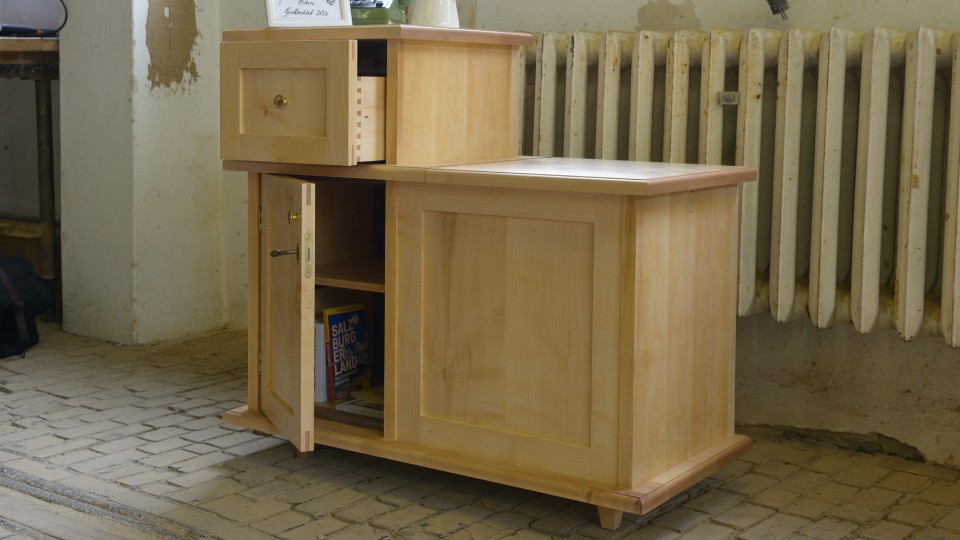 Jungtischler zeigen Handwerkskunst in Holz