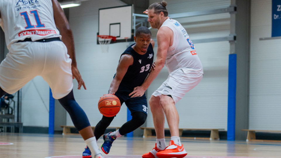 Science City siegt gegen syntainics MBC