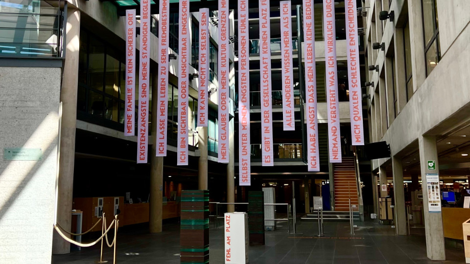 Rauminstallation gibt dem Unsichtbaren Raum