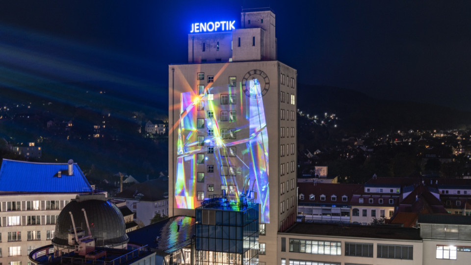 Digitale Lichtkunst am Jenoptik-Hochhaus