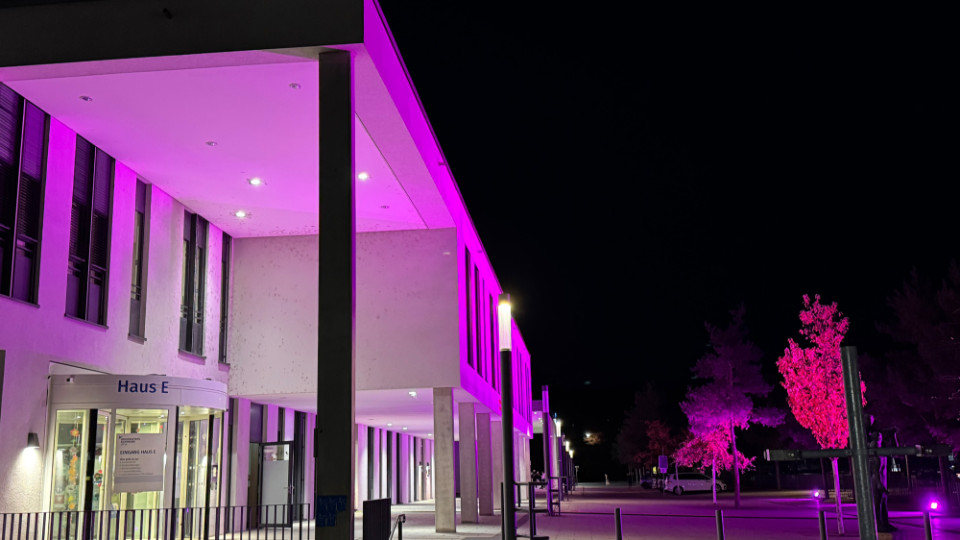 UKJ leuchtet heute in Pink