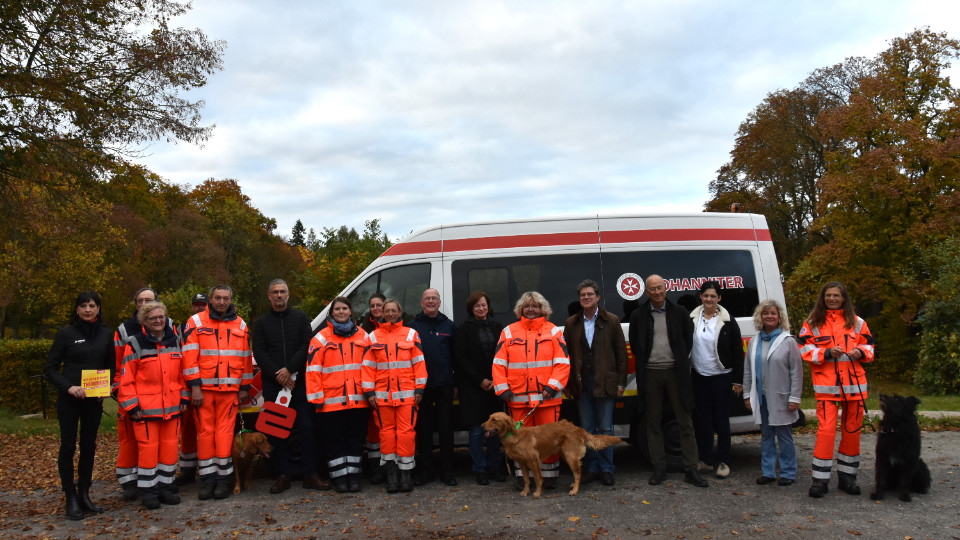 Neues Einsatzfahrzeug für Rettungshundestaffel Jena übergeben